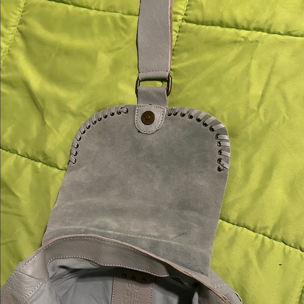 Free People We The Free Leigh Distressed bag aqua haze NWT +brass lock key chain - Picture 9 of 13
